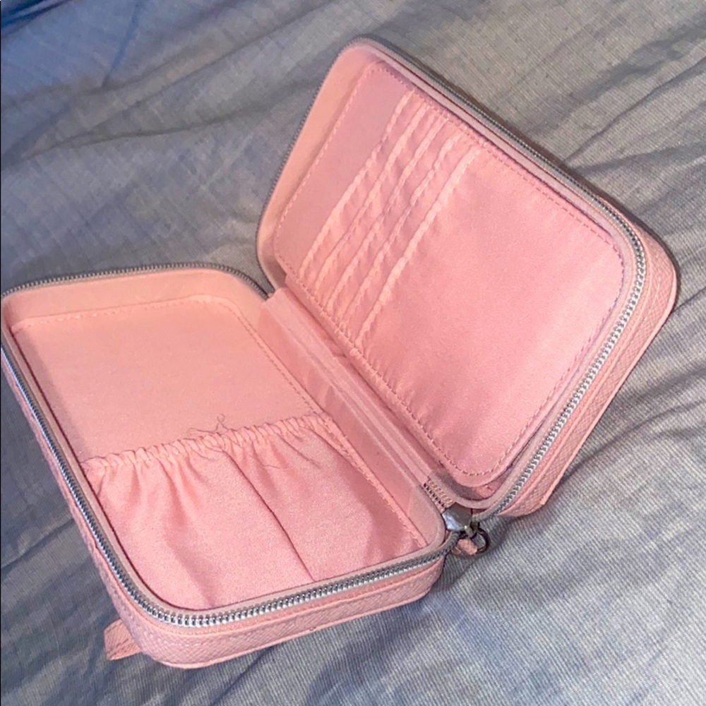 Small hand wallet